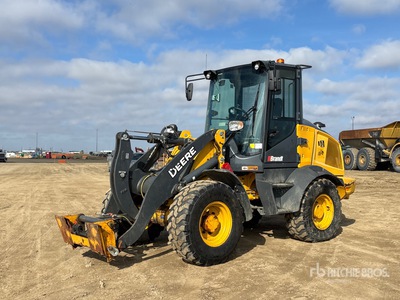 2022 John Deere 324L Wiellader