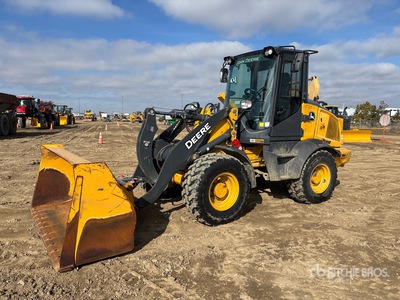2022 John Deere 324L Wiellader