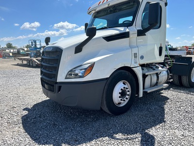 2020 Freightliner Cascadia 126 T/A Day Cab Truck Tractor