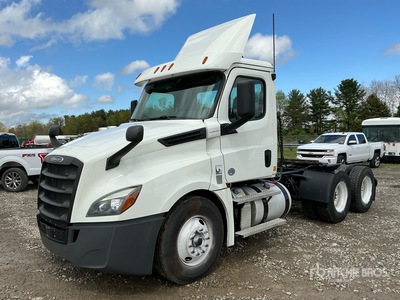 2020 Freightliner Cascadia 126 6x4 T/A Day Cab Truck Tractor