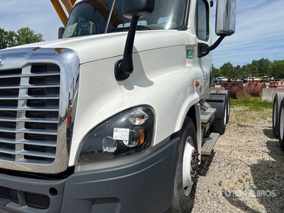 2019 Freightliner Cascadia 125 T/A Day Cab Truck Tractor