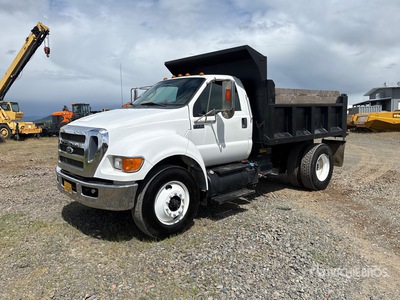 2013 Ford F-750 XL 4x2 S/A Dump Truck