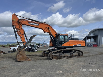 2020 Develon DX380LL Roadbuilder Tracked Excavator