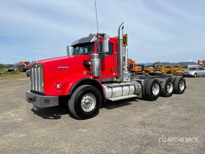 2015 Kenworth T800 8x4 Heavy Haul Tri/A Day Cab Truck Tractor