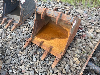 Bobcat 24 in Digging Excavator Bucket
