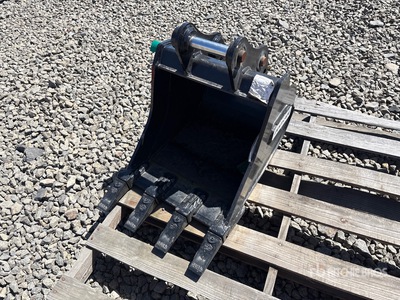 2023 Doosan 18 in Digging Excavator Bucket - Fits DX35 (Unused)