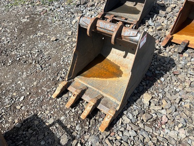 Bobcat 24 in Digging Excavator Bucket