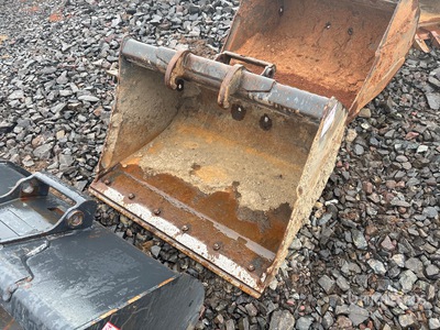 2025 Bobcat MX4 36 in Q/C Cleanup Excavator Bucket