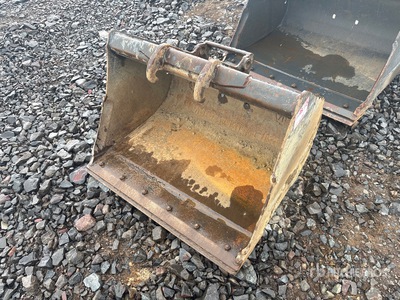 Bobcat 36 in Q/C Cleanup Excavator Bucket