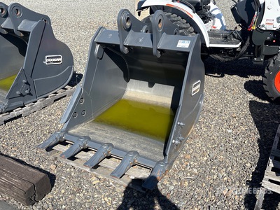 2022 Doosan 42 in Digging Excavator Bucket - Fits DX140 (Unused)