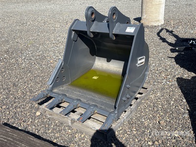 2022 Doosan 42 in Digging Excavator Bucket - Fits DX140 (Unused)
