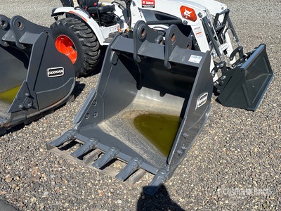 2022 Doosan 42 in Digging Excavator Bucket - Fits DX140 (Unused)