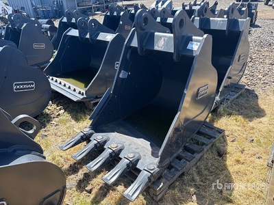 2022 Doosan 36 in Digging Excavator Bucket - Fits DX225 (Unused)