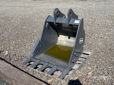 2022 Doosan 36 in Digging Excavator Bucket - Fits DX140 (Unused)