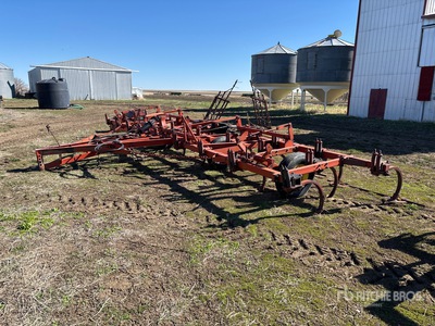 1976 Co-op Implements 203 30 ft Cultivateur