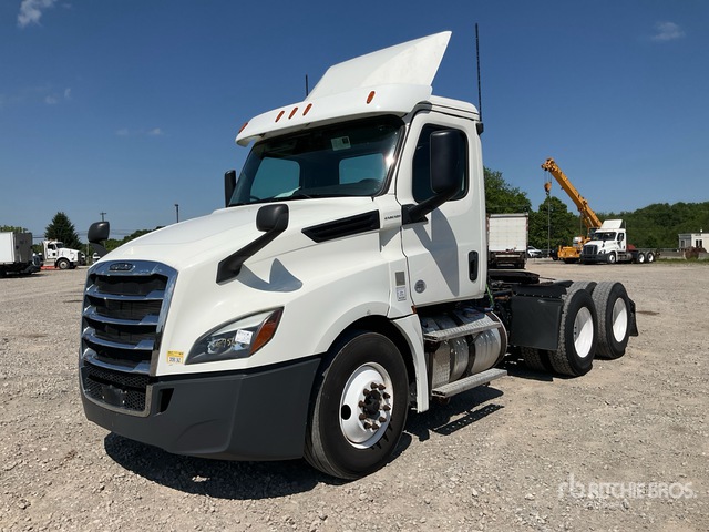 2019 Freightliner Cascadia 126 6x4 T/A Day Cab Truck Tractor