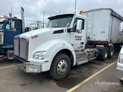 2025 Kenworth T880 6x4 T/A Day Cab Truck Tractor