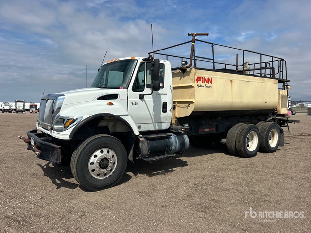 2005 International 7600 6x4 Hydroseeder Truck