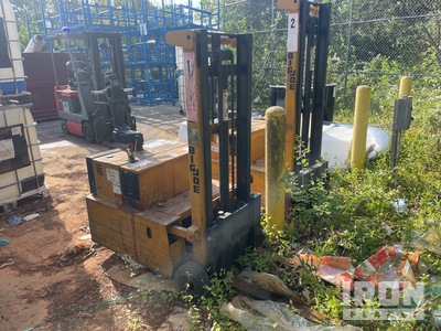 Big Joe PDCM-20-106 2000 lb Order Picker