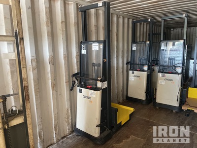 2005 Crown 20B 2000 lb Electric Stacker