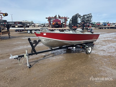 2002 14 ft Fishing Boat w/ Freedom Trailer