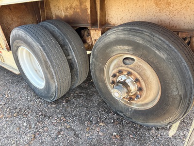 1979 VUL T/A Step Deck Trailer