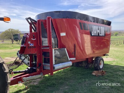 2024 Jay-Lor 5650 Feed Wagon