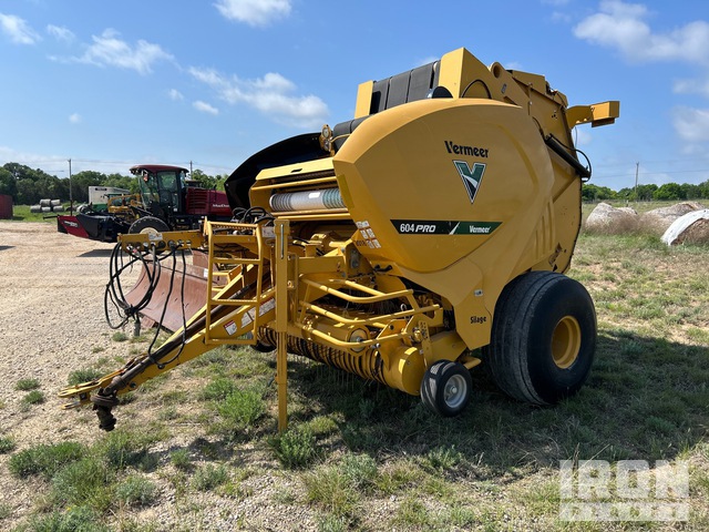 2018 Vermeer 604 Round Baler