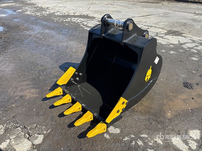 36 in Digging Excavator Bucket