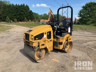 2018 Cat CB-24B Dubbele trommelwals