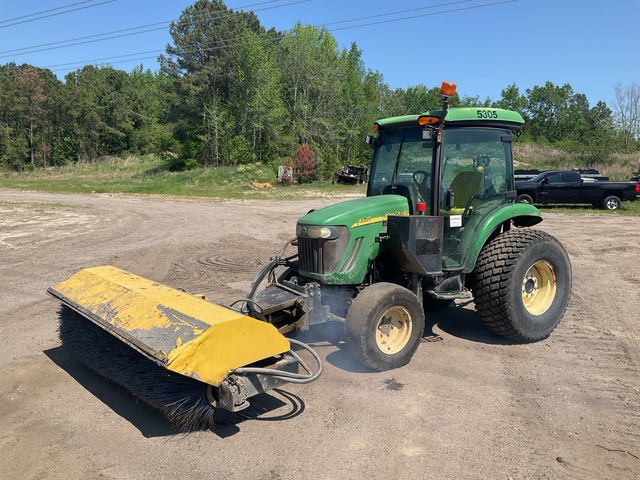 John Deere 4320 Broom Tractor