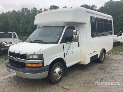 2005 Chevrolet Express 3500 4x2 14-Seat Mini Bus