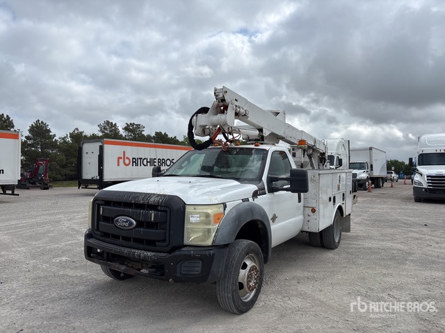Altec on 2011 Ford F-550 4x2 Bucket Truck