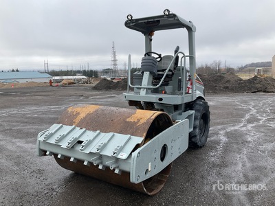 2004 Cat CS-423E Smooth Drum Compactor