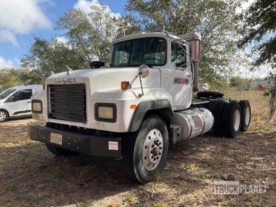 1995 Mack RD688S 6x4 T/A Day Cab Truck Tractor