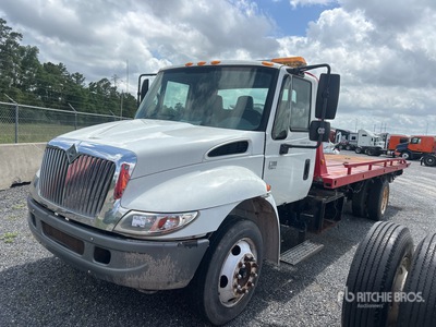 2002 International 4300 4x2 Rollback Truck