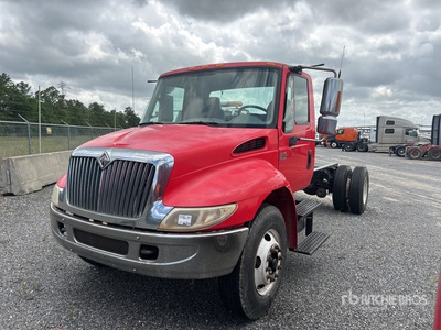 2002 International 4400 4x2 Fahrgestell