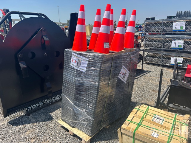 Quantity of (250) 2026 STARVOX TC-250P 28 in PVC Safety Traffic Cones (Unused)