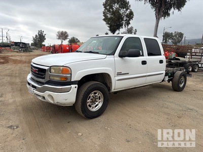 2005 GMC 2500HD 4x4 Crew Cab Cab and Chassis