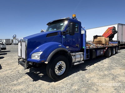 2018 Palfinger PK 30002 22050 lb Knuckle Boom on 2019 Kenworth T880 8x4 Boom Truck