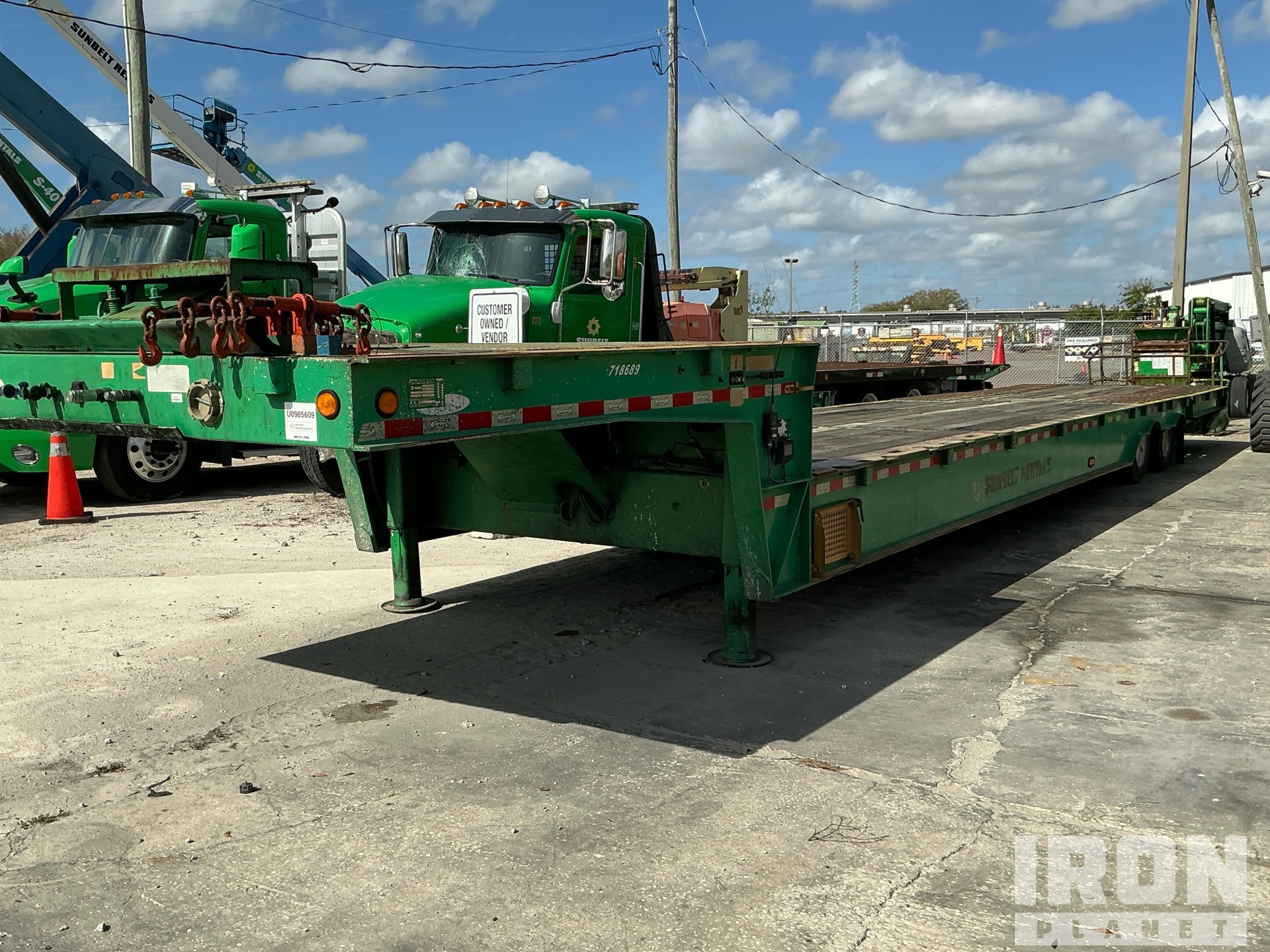 2015 Ledwell LW48HT2-10-PB-LP 48 ft T/A Hydraulic Tail Trailer in