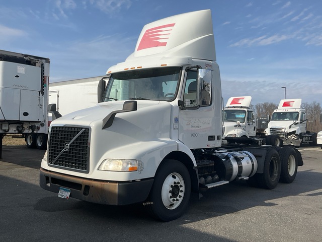 2015 Volvo VNM64T 6x4 T/A Day Cab Truck Tractor