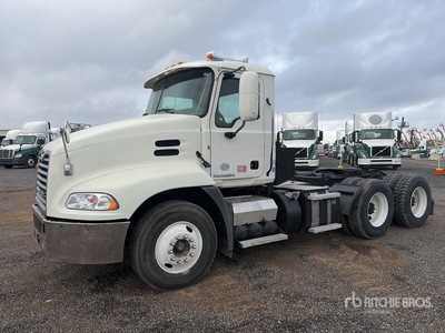2013 Mack CXU613 6x4 Camión remolcador de plataforma