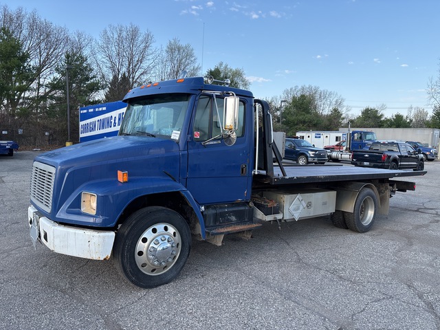 2001 Freightliner FL70 4x2 Rollback Truck 2001 Freightliner FL70 4x2 Rollback Truck