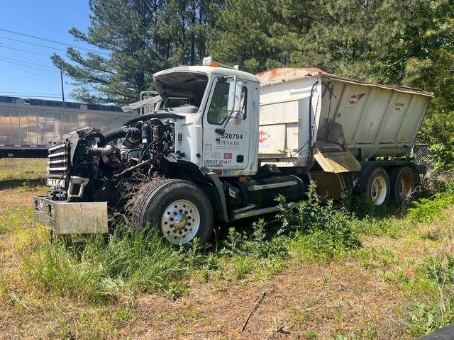 Mack GU813 Manure Spreader (Inoperable)