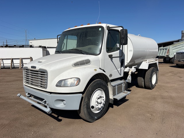 2017 Freightliner M2 106 2000 gal 4x2 Water Truck 2017 Freightliner M2 106 2000 gal 4x2 Water Truck