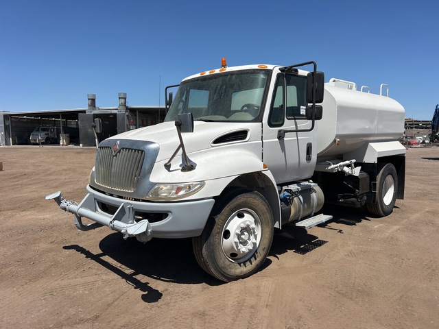 2017 International 4300 2000 gal 4x2 Water Truck 2017 International 4300 2000 gal 4x2 Water Truck