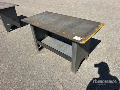 2025 Kit Containers 4 ft 9.5 in Établi de travail