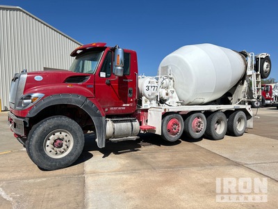2013 International 7600 12x4 Camion hormigonera