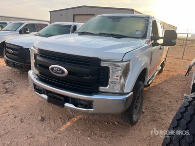 2018 Ford F-250 XL 4x4 Crew Cab بيك اب